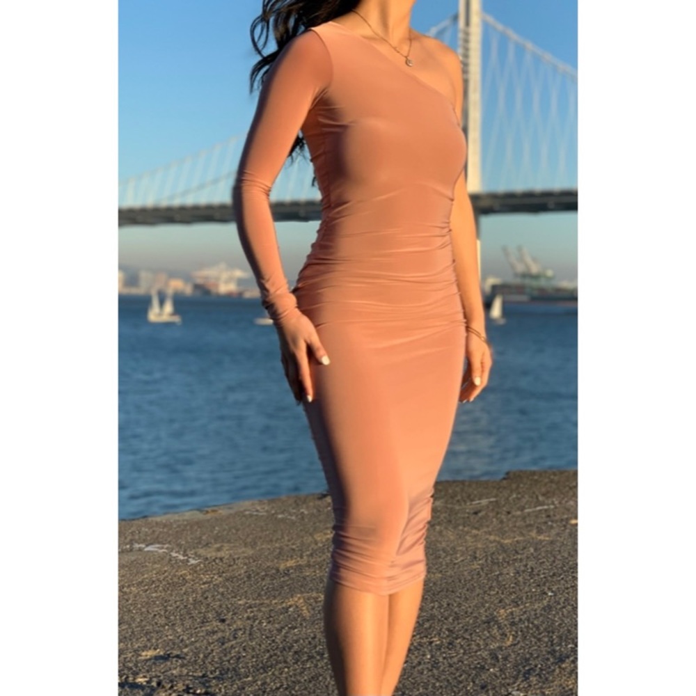 Missguided Blush Slinky One shoulder midi dress